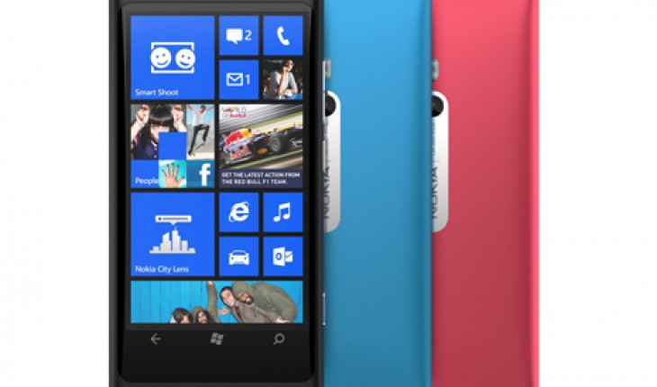 Nokia Lumia 800, prima accensione (video)